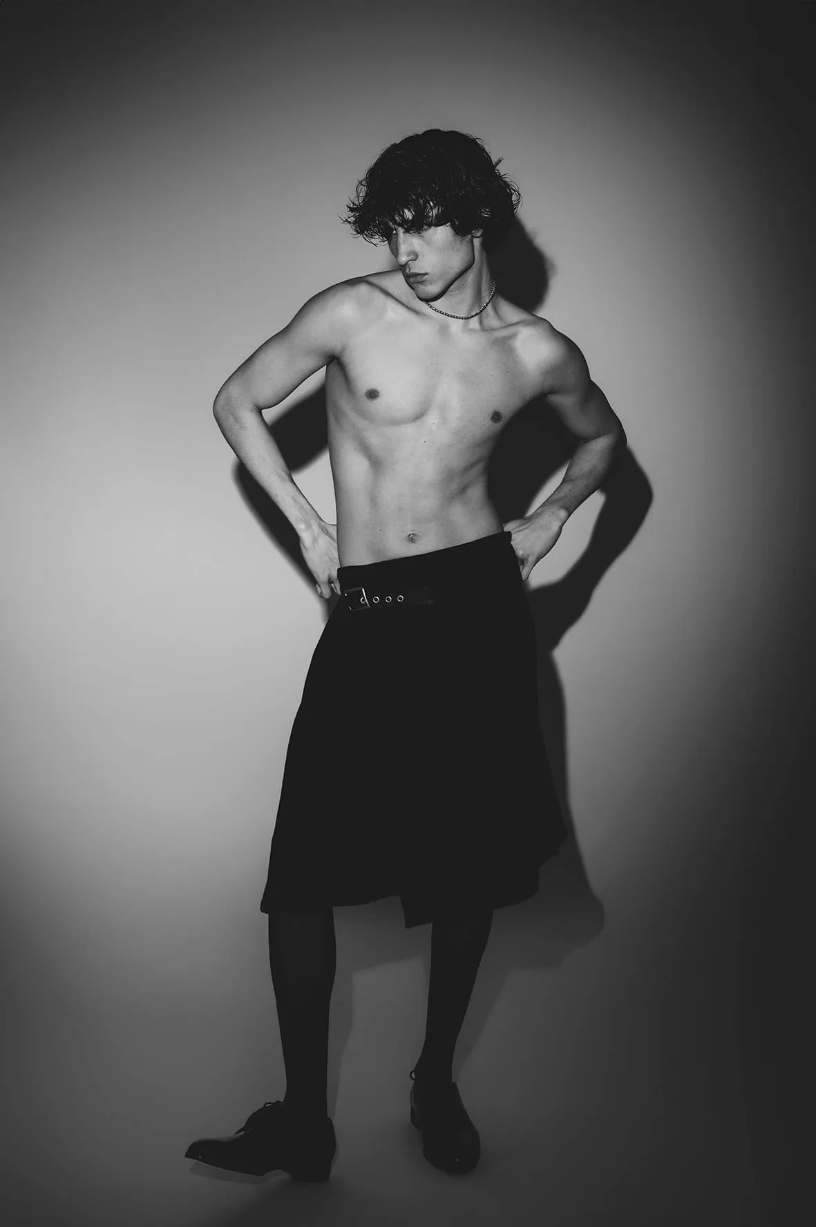 Retrato creativo en blanco y negro capturado por fotografa mallorca